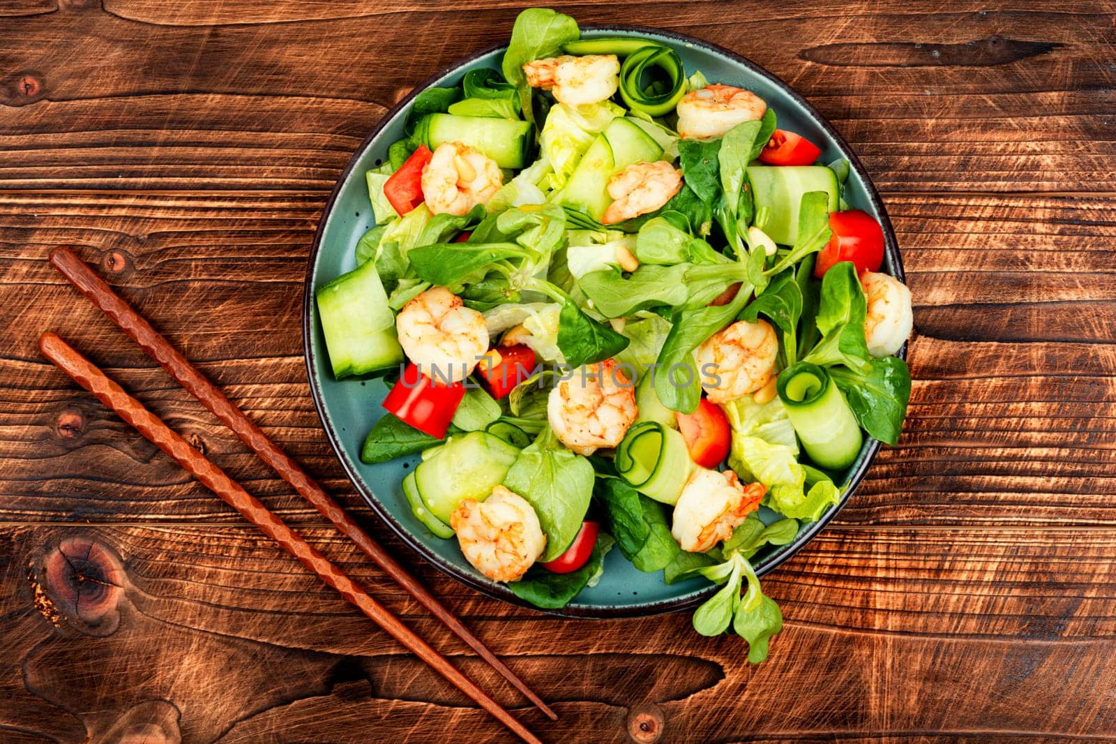 Plate with shrimps salad with green lettuce. Salad of shrimp or prawns. Healthy eating.