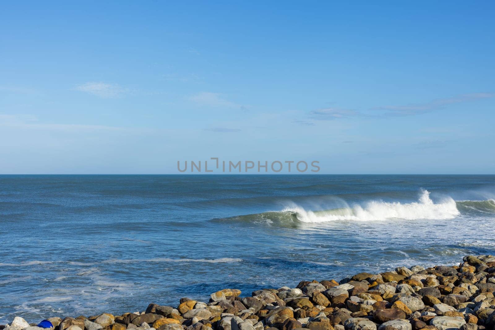 Sunny day with the ocean bay