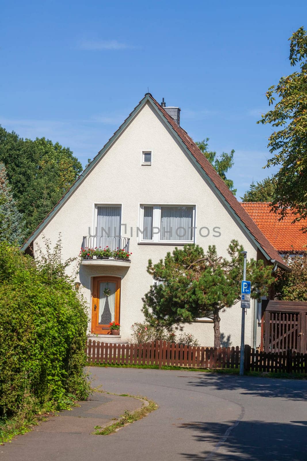 Single-family house, residential building, residential street, Wunstorf, Lower Saxony, Germany