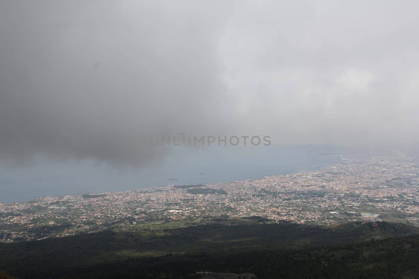 Vesuvius, a walk to Vesuvius tour for tourists.