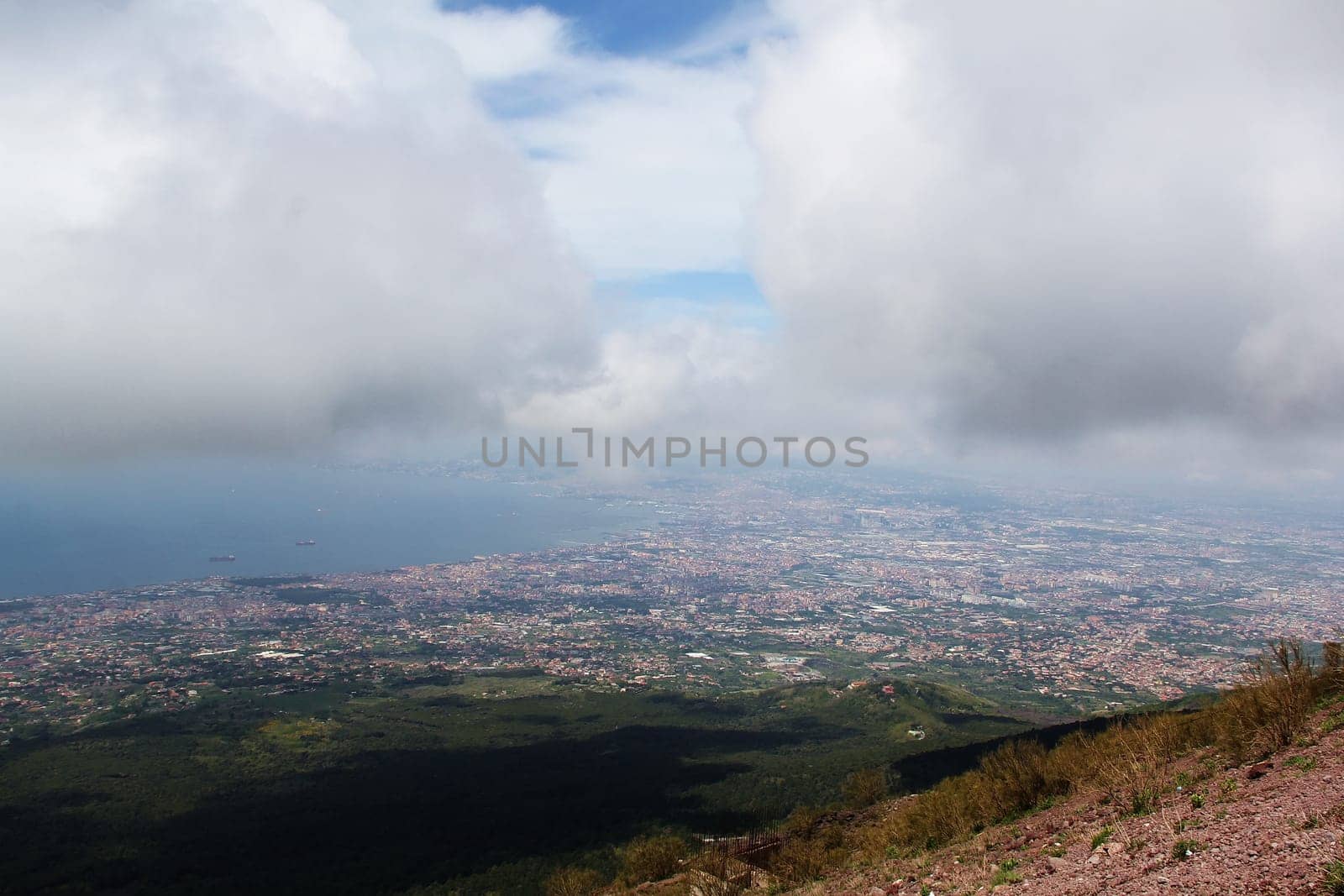 Vesuvius, a walk to Vesuvius tour for tourists.
