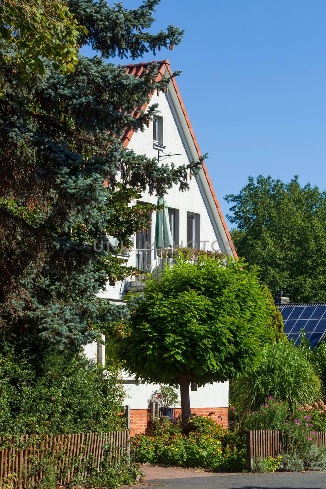 Single-family house, residential building, residential street, Wunstorf, Lower Saxony, Germany