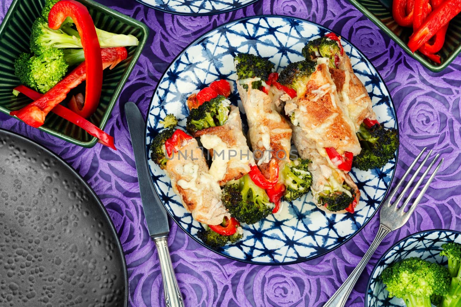 Appetizing meat rolls with broccoli and bell pepper.