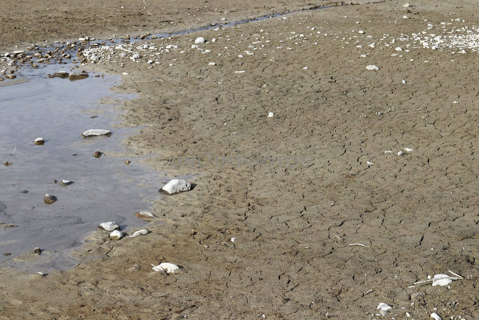 A lake begins to dry up and leaves behind a huge underground