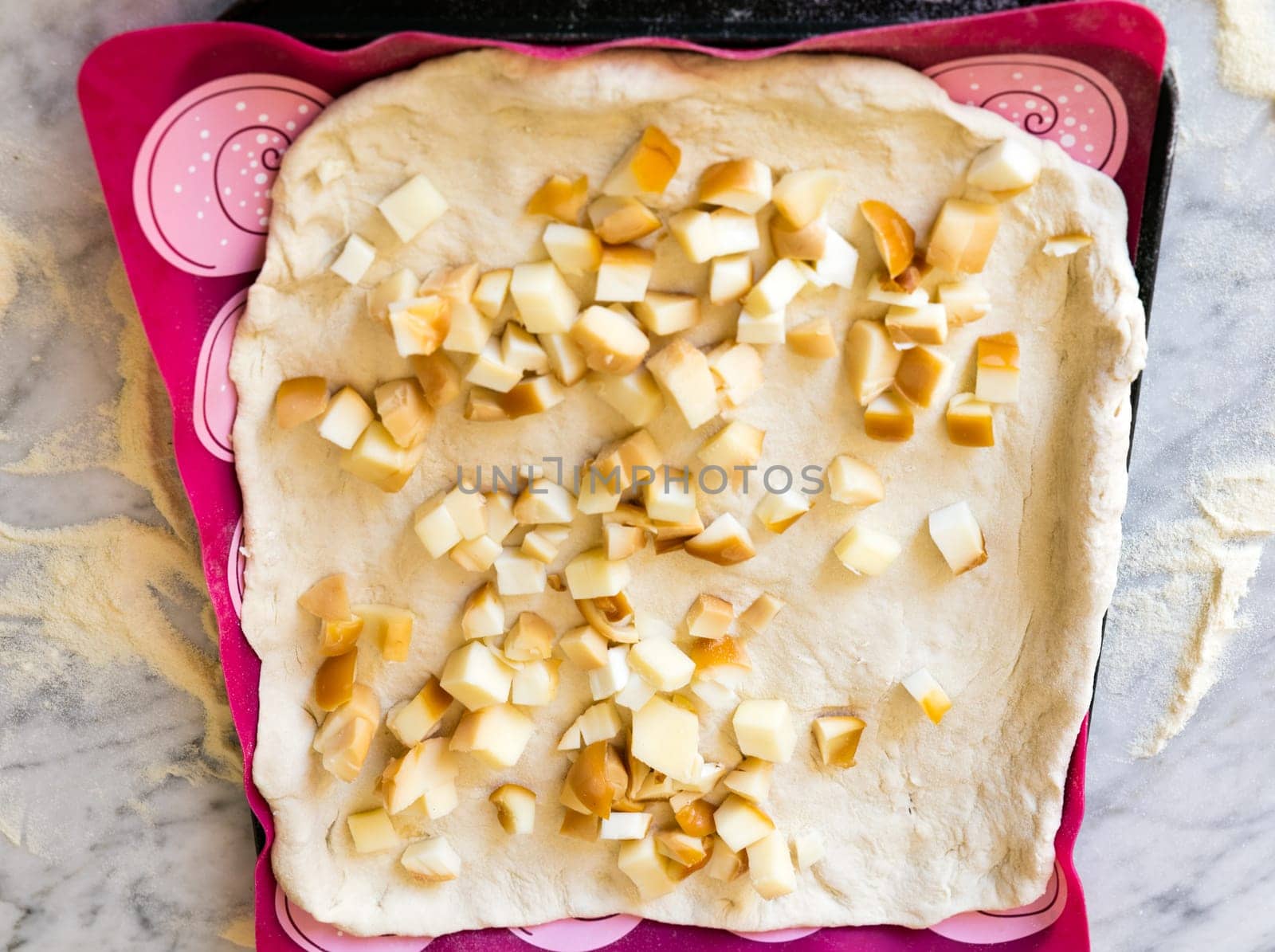 preparing pizza with ham and cheese at home