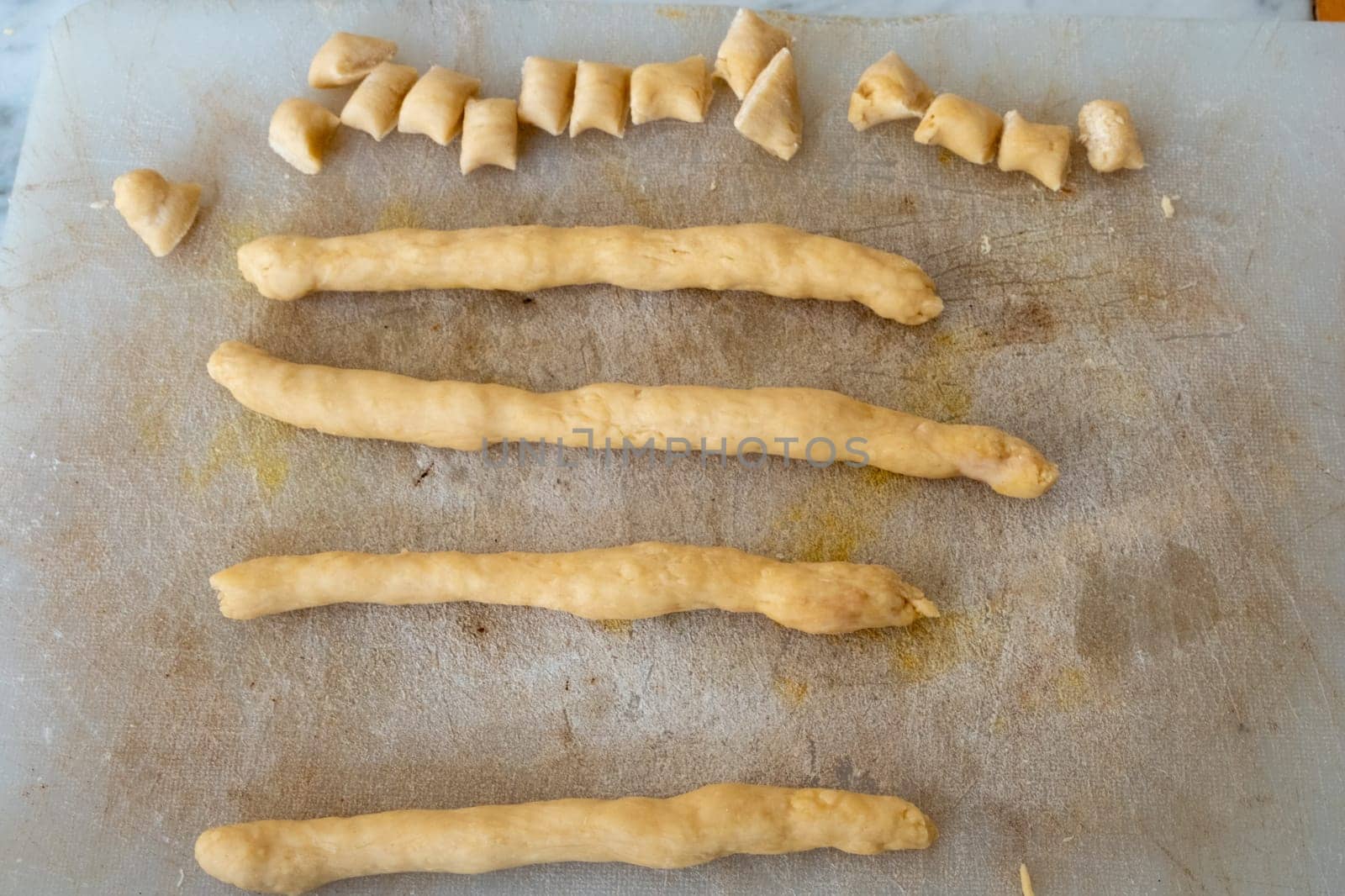 preparation of struffoli 1. Roll out the dough made from eggs, flour, Marsala wine and sugar, in the shape of a stick and cut into chunks