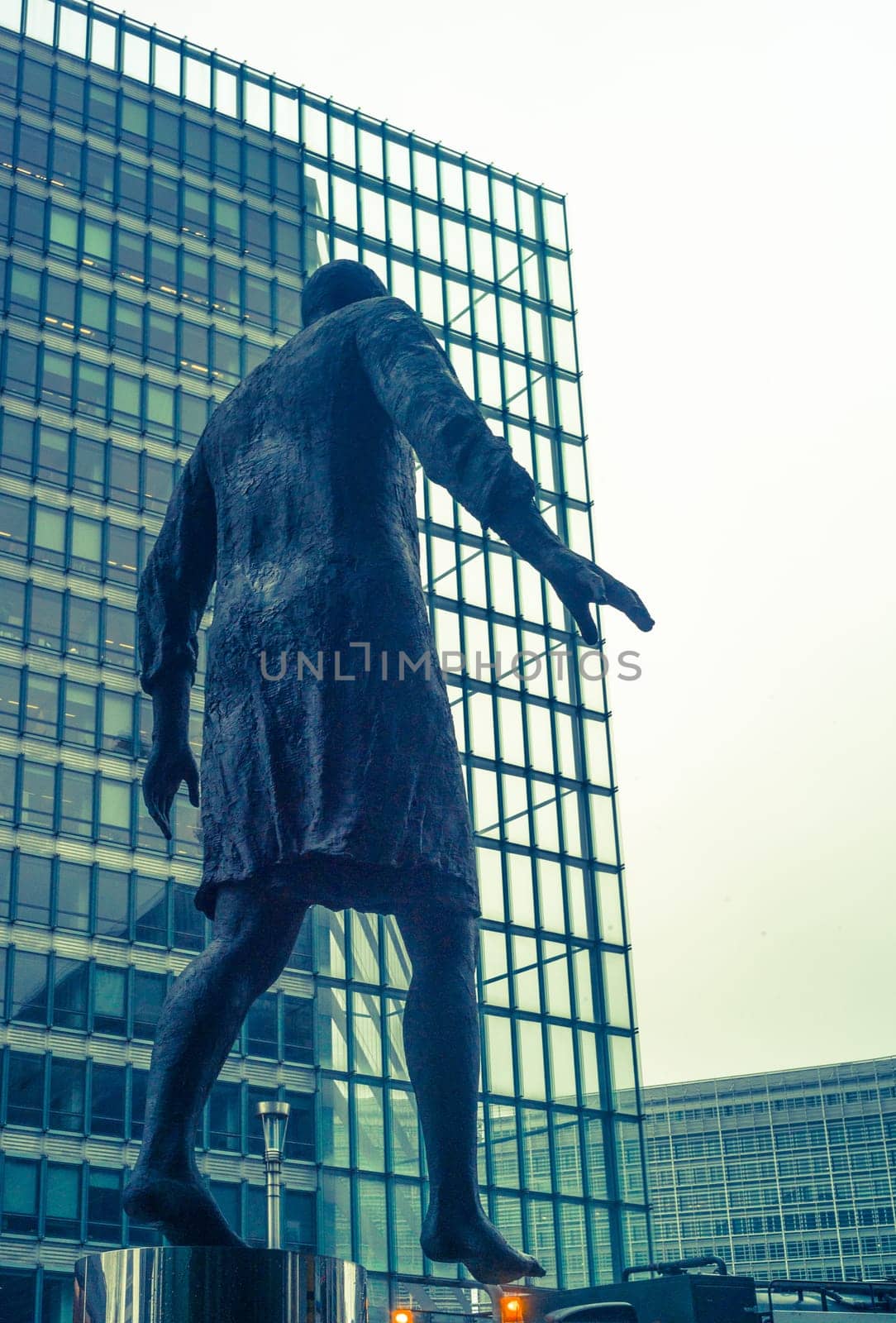 Statue in ONU area, Bruxelles