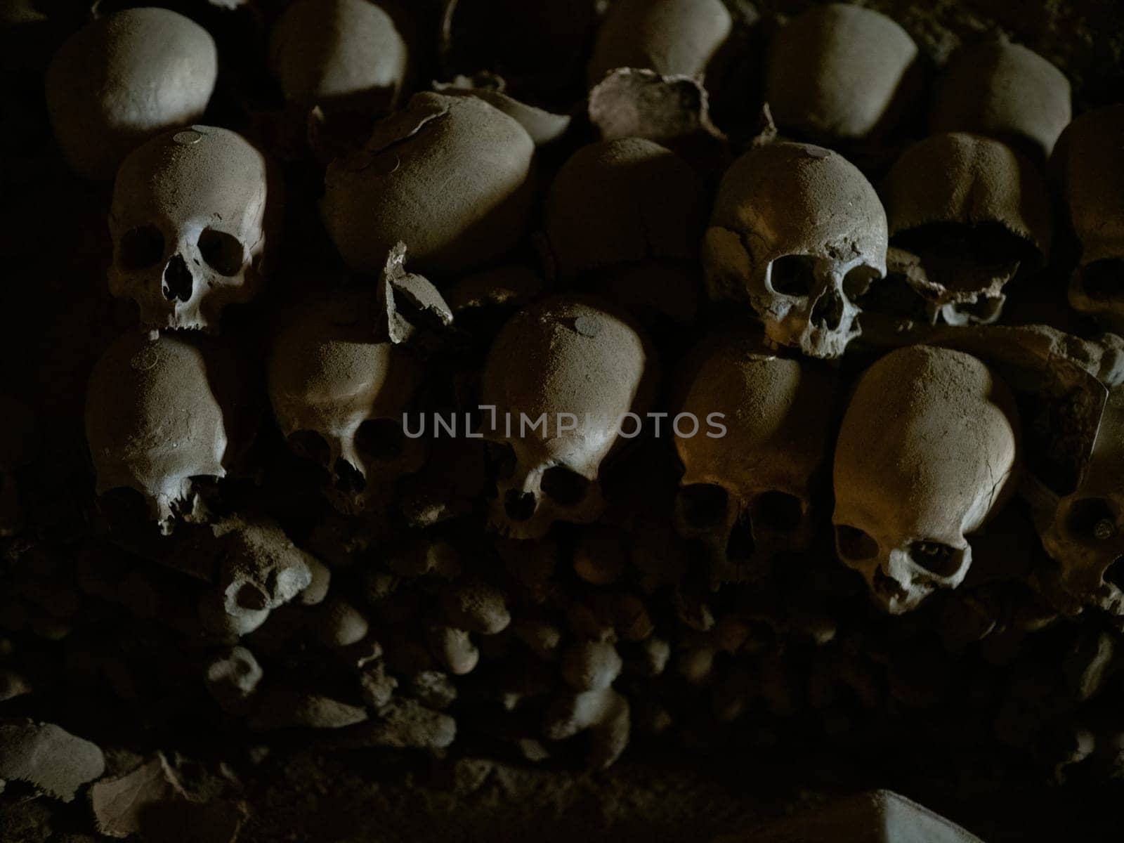 Skull and bones in ancient ossuary, Naples