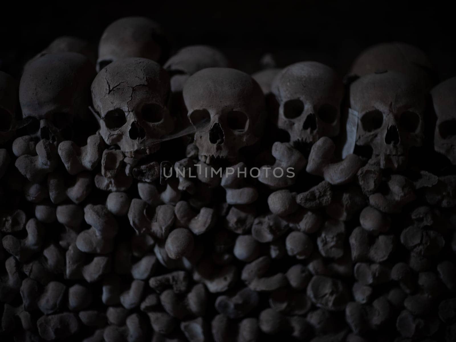 Skull and bones in ancient ossuary, Naples