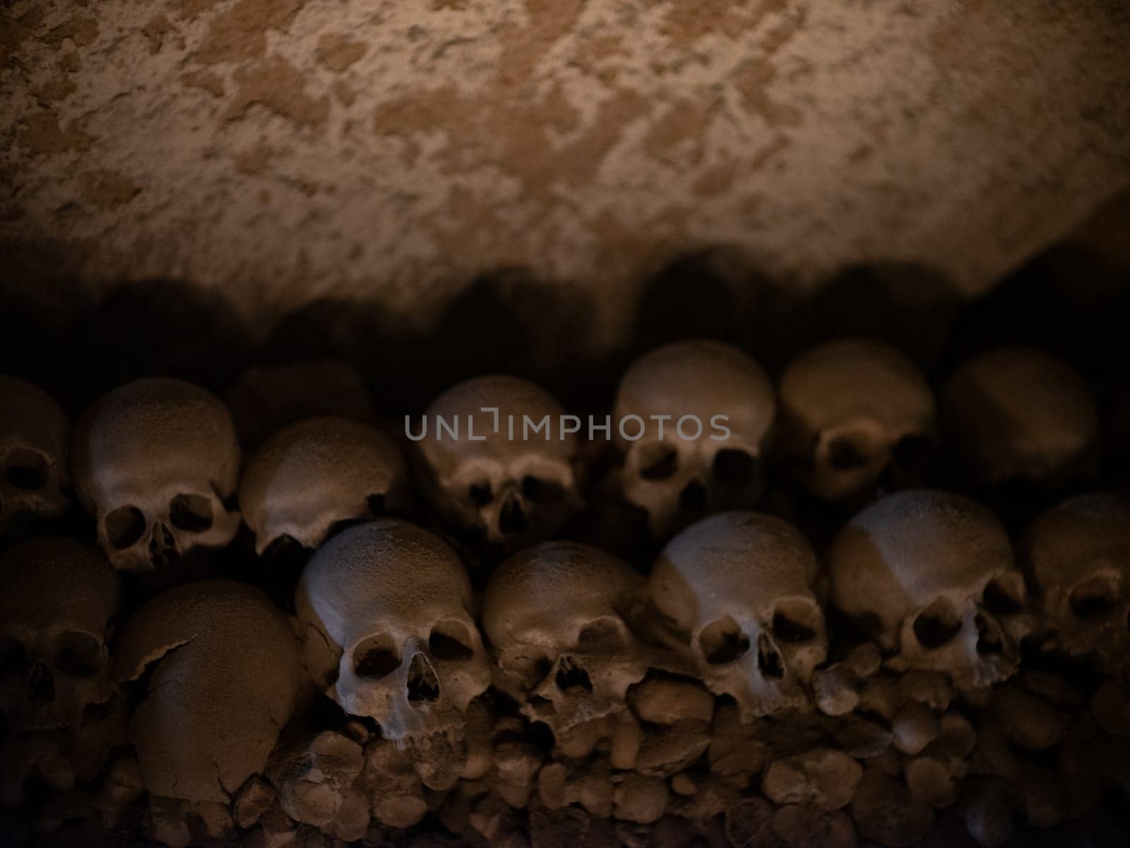 Skull and bones in ancient ossuary, Naples