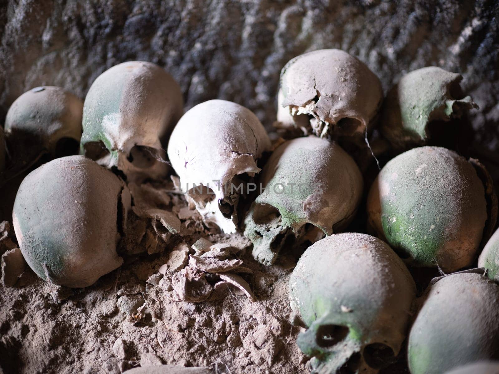 Skull and bones in ancient ossuary, Naples