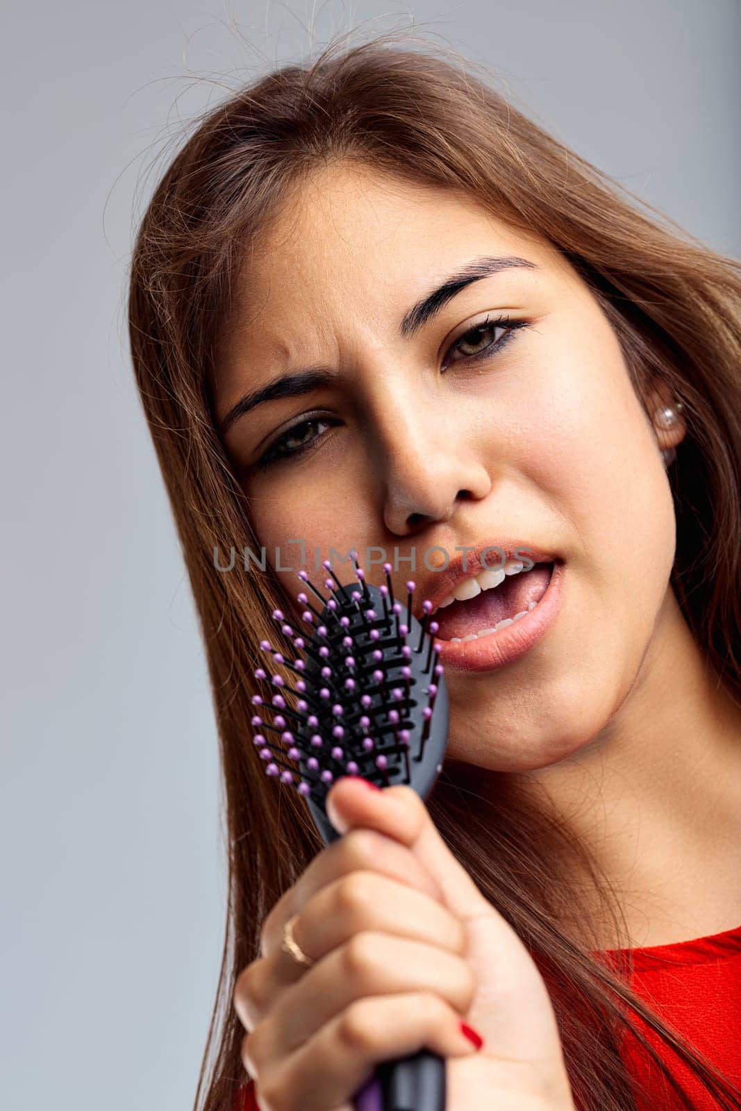 In a spontaneous performance, the hairbrush becomes an instrument of joy and music