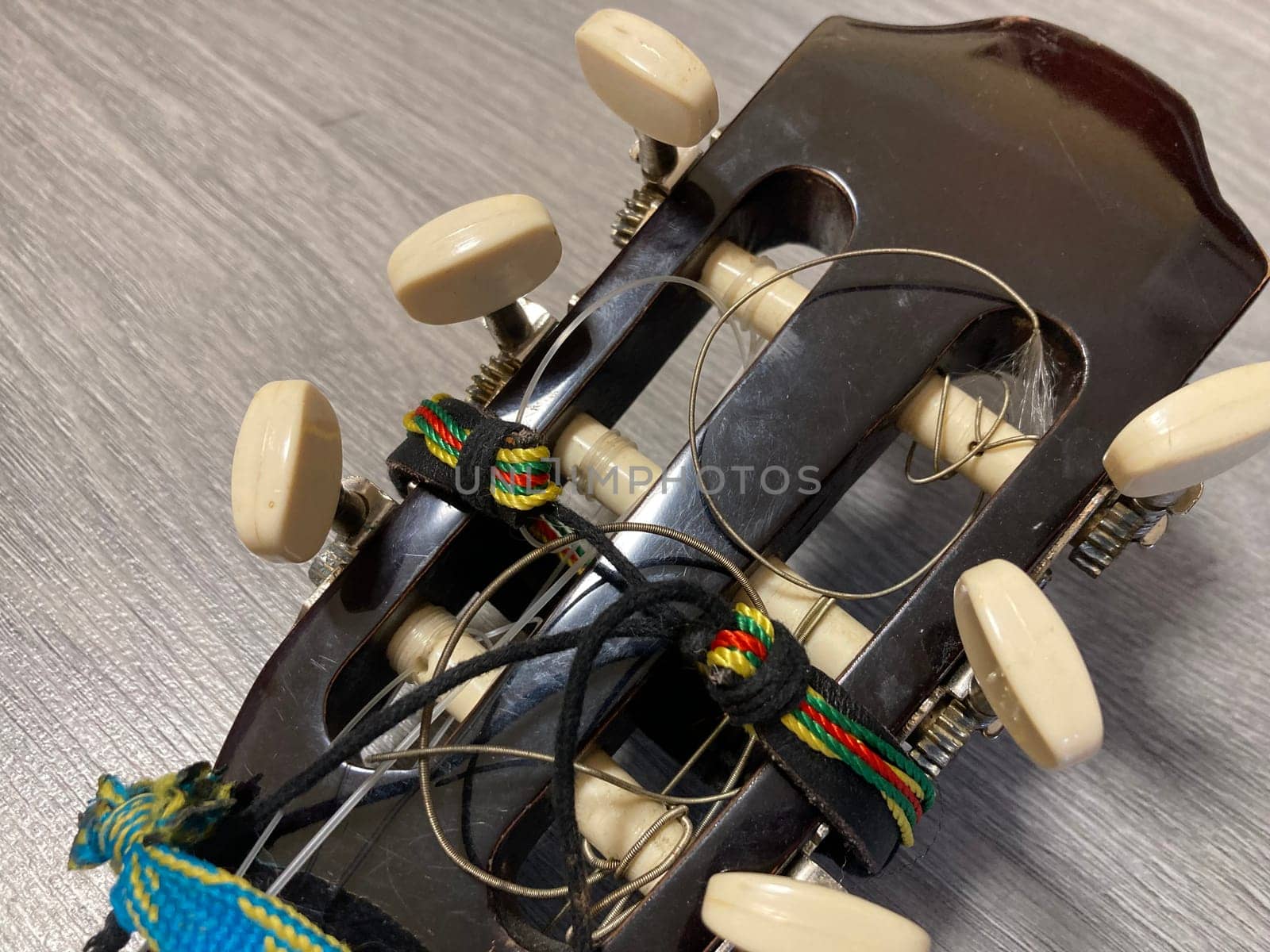 Acoustic guitar and its elements for the playing