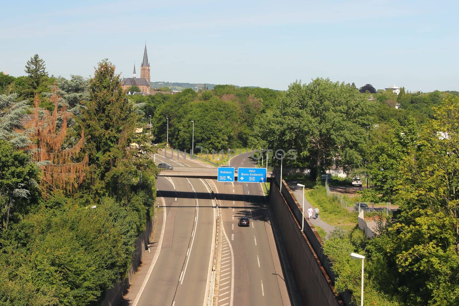 View of the Reuterstreet in Bonn with a sign indicating the A565