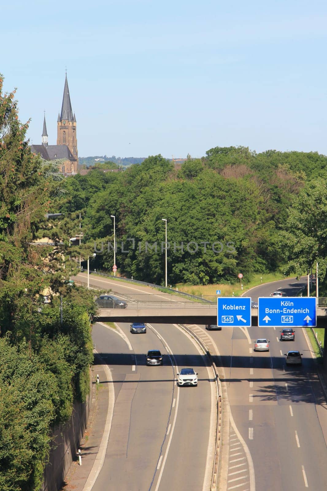 View of the Reuterstreet in Bonn with a sign indicating the A565