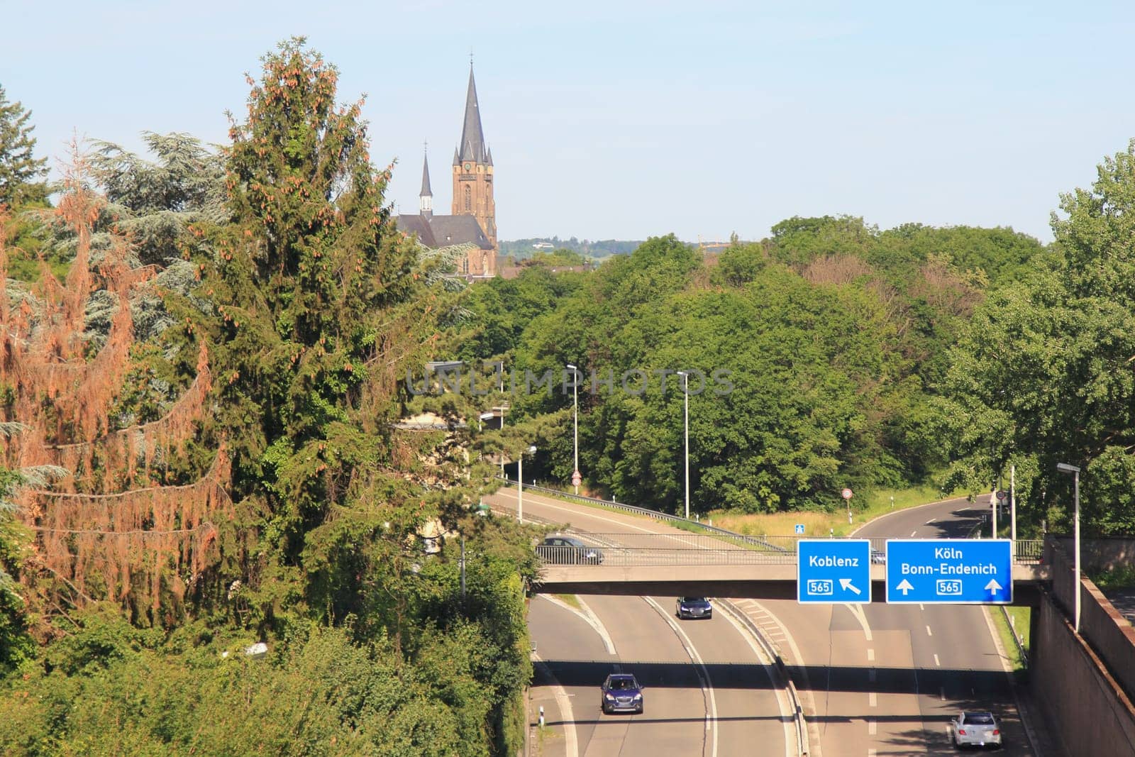 View of the Reuterstreet in Bonn with a sign indicating the A565