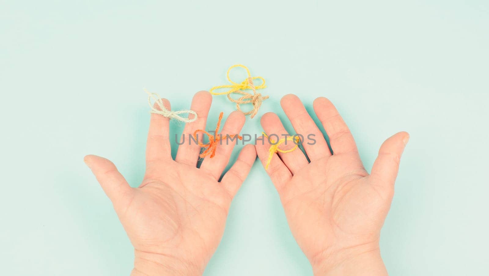 Alzheimer, dementia, Parkinson disease, memory loss disorder, damaged brain, bow on finger as reminder, confusion and concentration problem