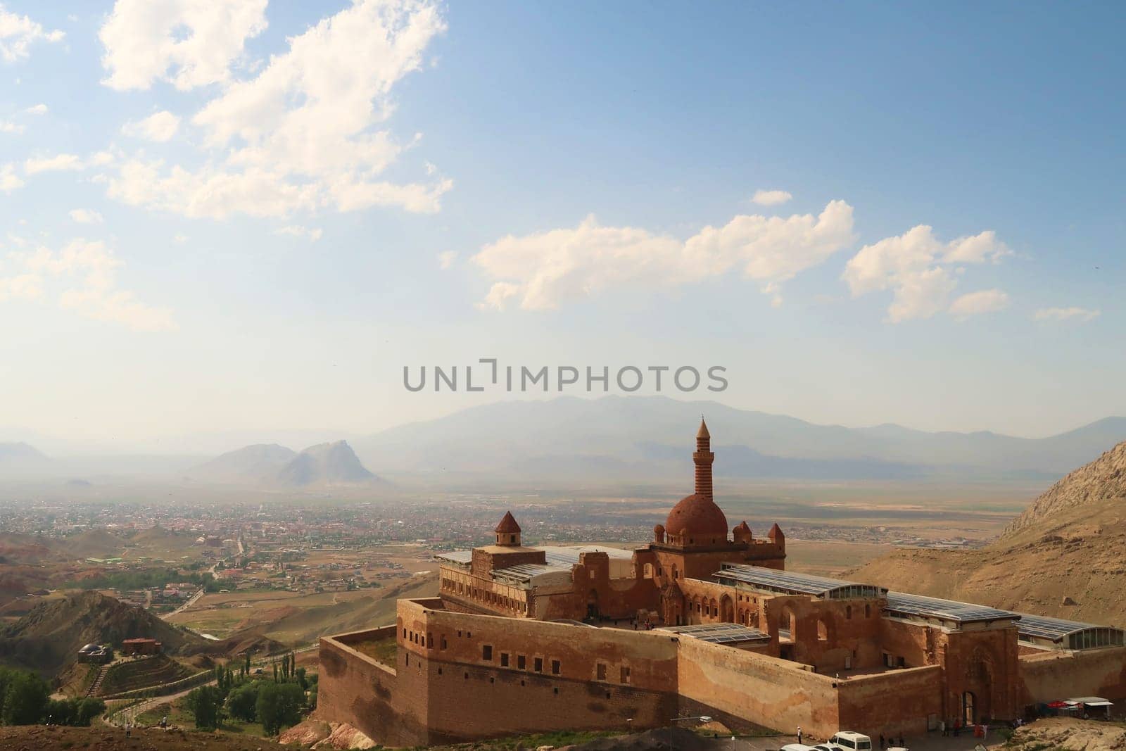 Scenic view onto the Ishak Pasha Palace, Sarayi with the town of Dogubeyazit and the surrounding lanscape in the background, Dogubeyazit, Turkey 2022