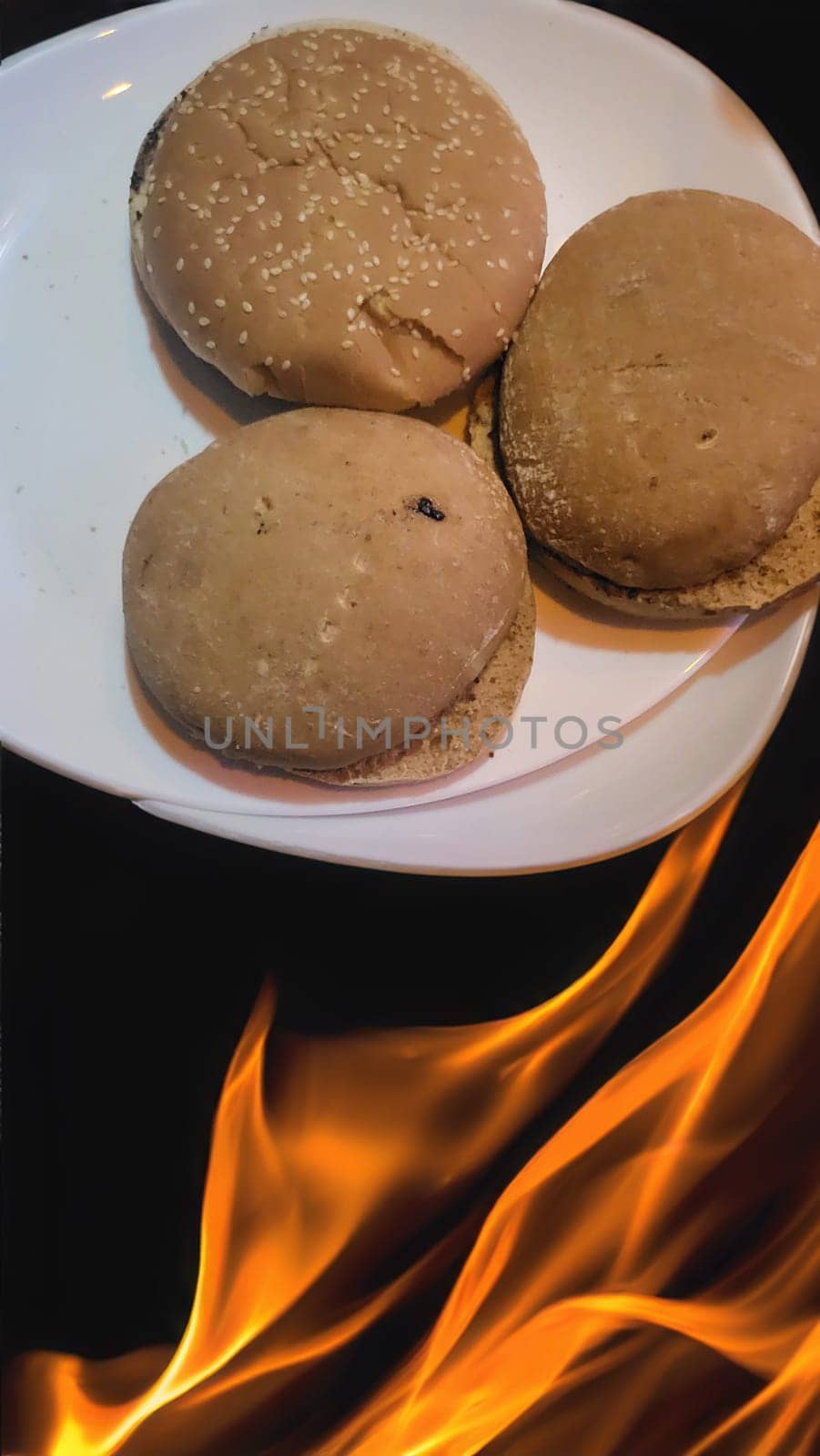 Masterpiece from the grill: Juicy hamburger with fresh ingredients