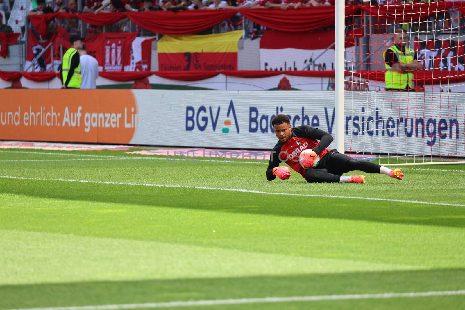 Goalkeeper Noah Atubolu (SC Freiburg) at the match of the 1st FBL: 23-24: 33rd Sptg. SC Freiburg - 1st FC Heidenheim  DFL REGULATIONS PROHIBIT ANY USE OF PHOTOGRAPHS AS IMAGE SEQUENCES AND/OR QUASI-VIDEONann  Photo: Joachim Hahne/johapress