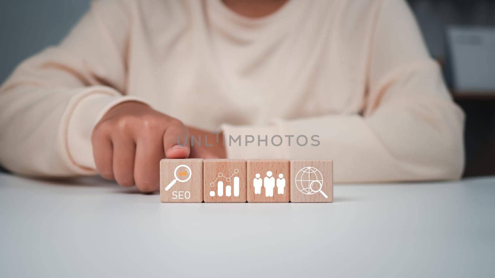 Business woman Point to the wooden block with the SEO icon, she use search engine to Searching for information, Using web Console for data, SEO. Point to the wooden block with the SEO icon.