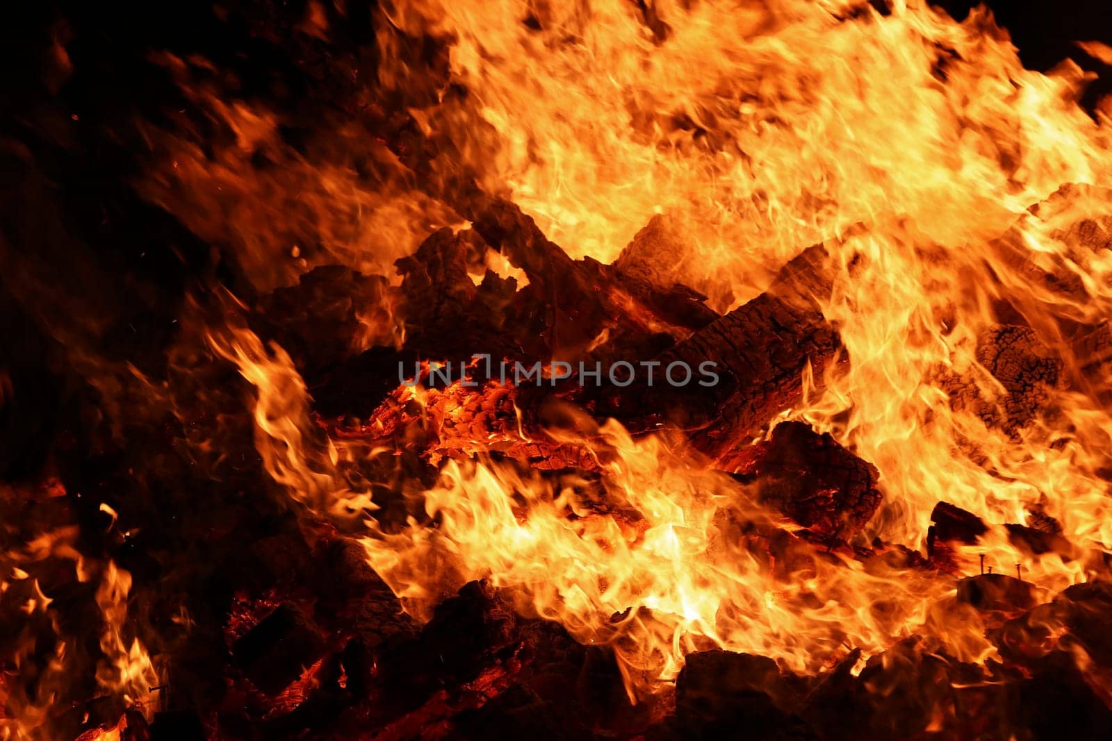 A big strong fire burns everything down