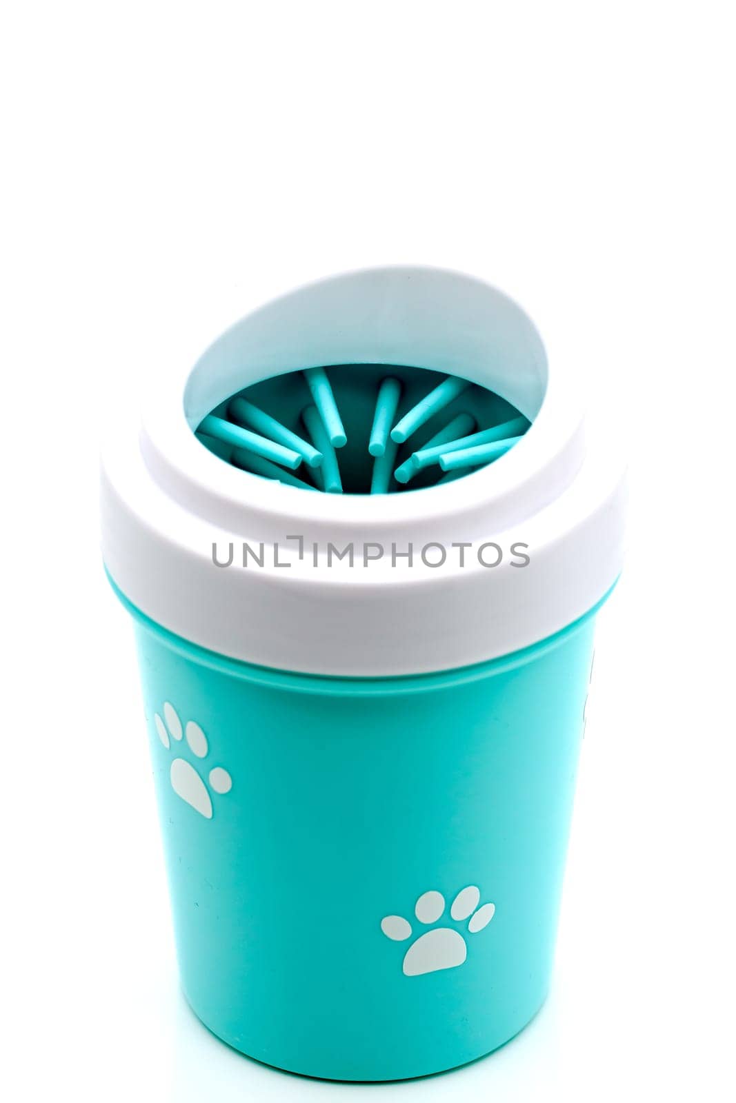 A mug for cleaning the pet's paws with a gentle soft silicone brush on the inside, filled with soap and water.