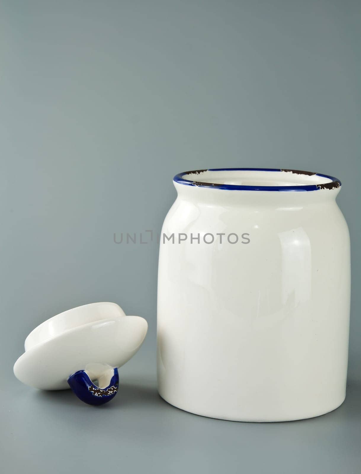 Jar for storage of dried spices