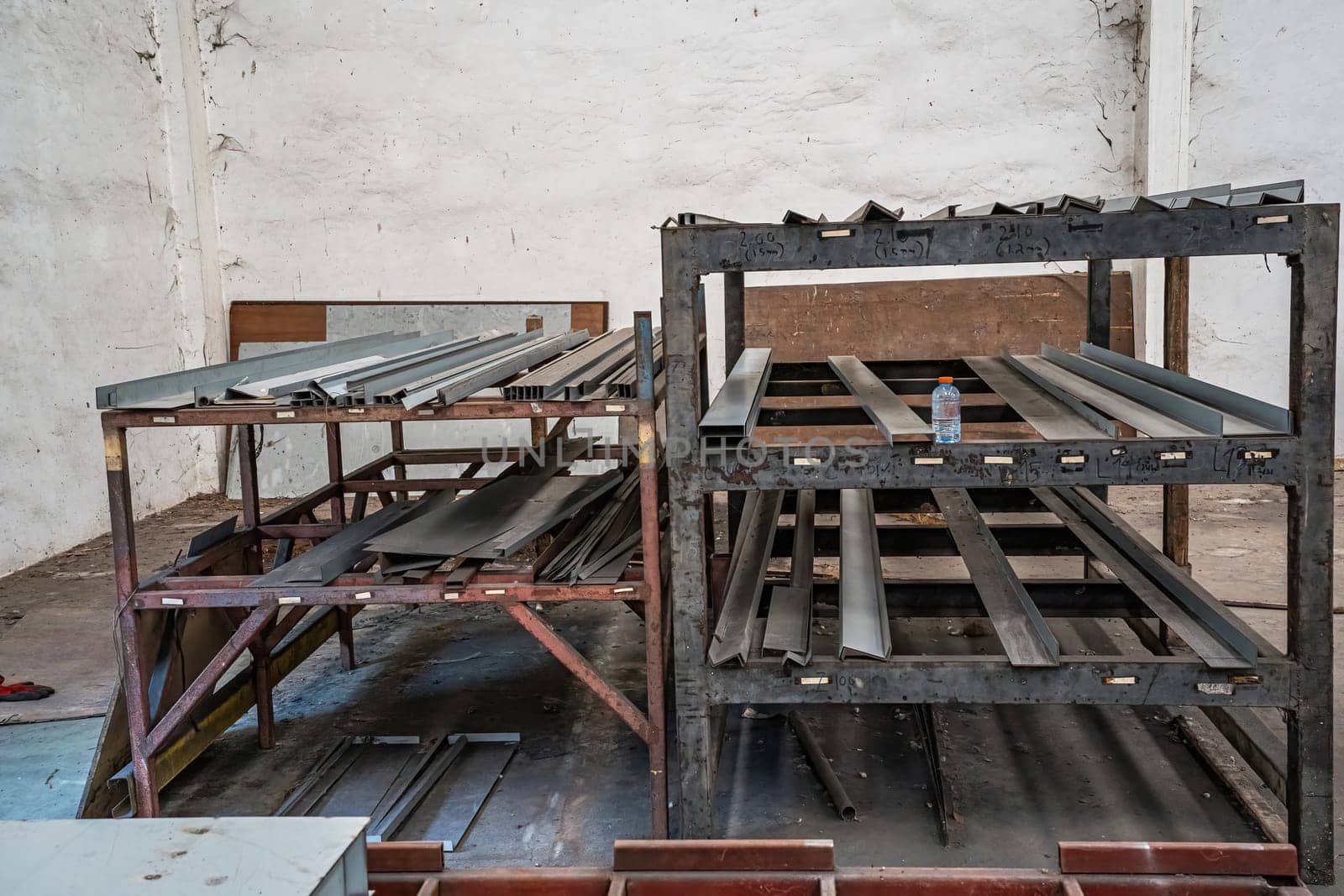 Division of equipment and small industrial tools in the factory.