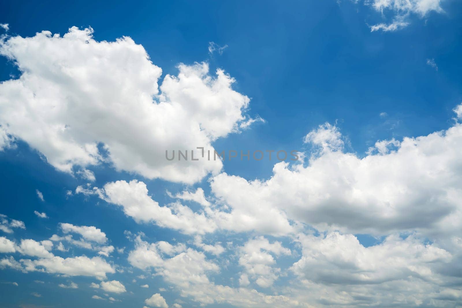 Good atmosphere, blue cloudy sky is beautiful.