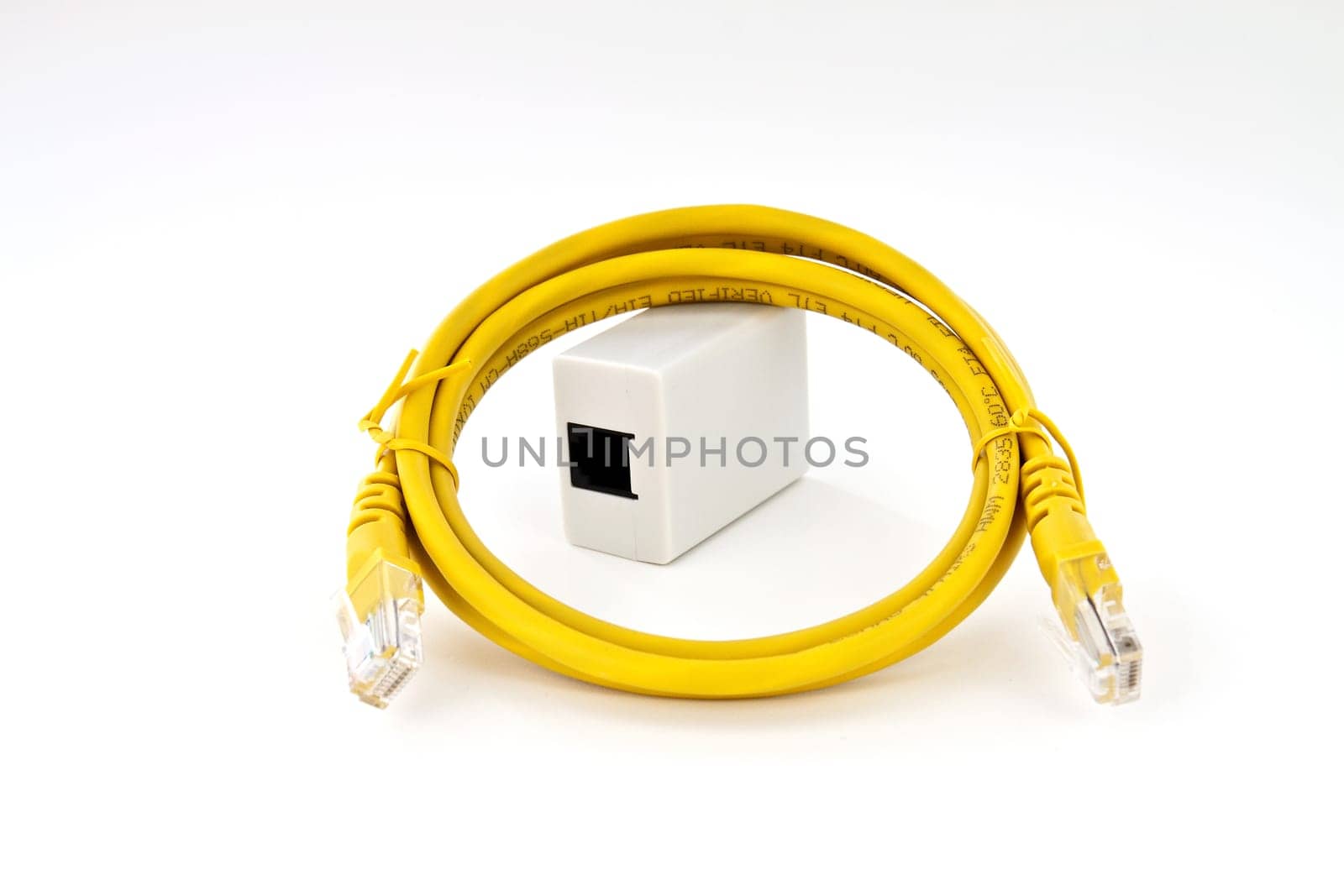 Cable and ADSL socket for connecting the telephone line with a global network