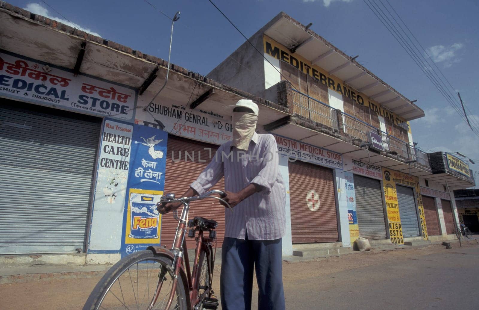 a men by very hot weather in the city of Khajurao in Province Madhya Pradesh in India.  India, Khajurao, April, 1998
