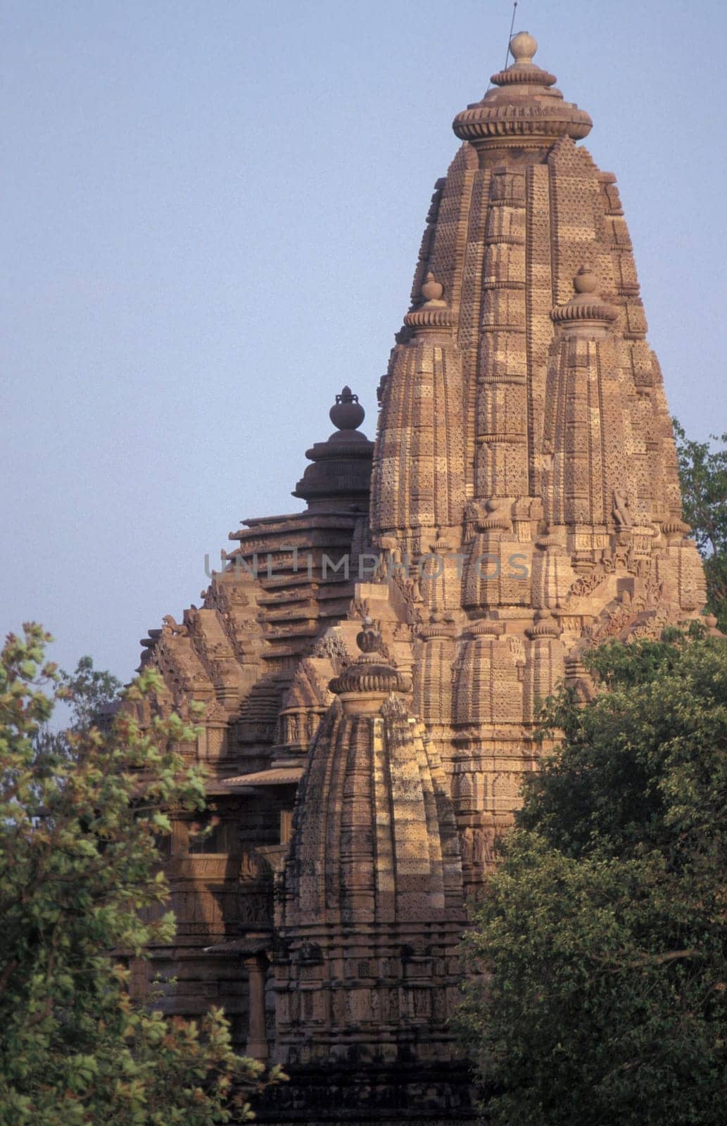 a view of the Erotic Temple and Hindu Temple of Kandarija Mahadeva Temple in the city of Khajurao in Province Madhya Pradesh in India.  India, Khajurao, April, 1998