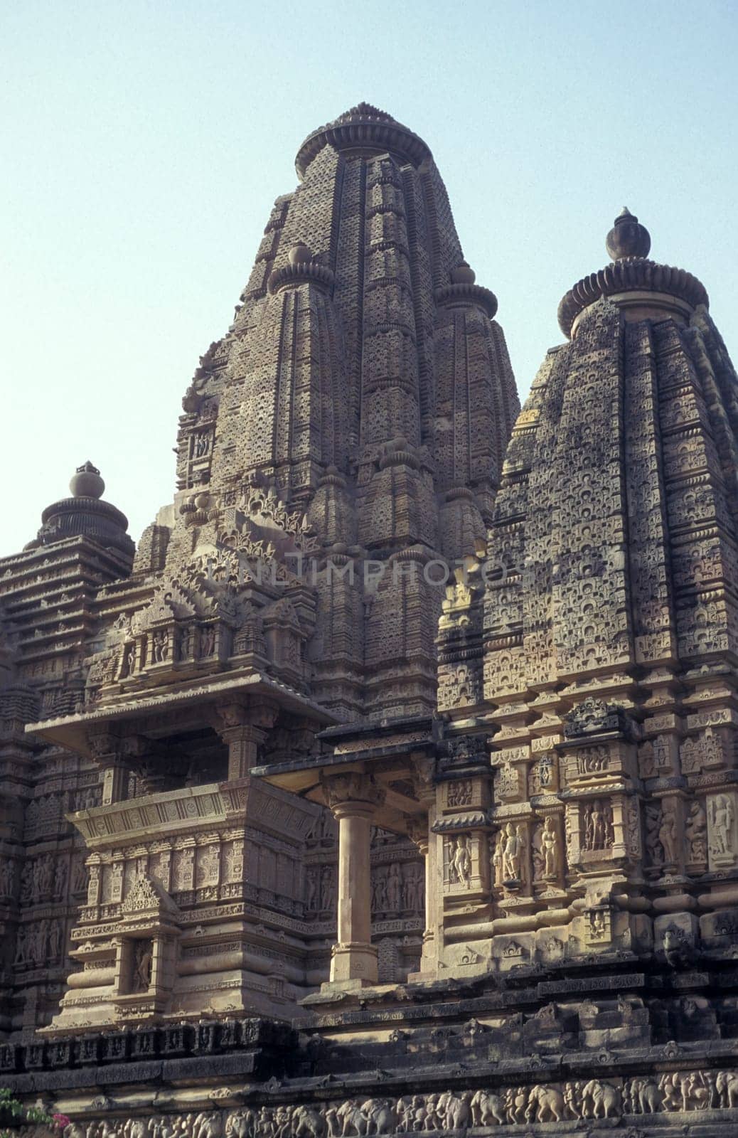 a view of the Erotic Temple and Hindu Temple of Kandarija Mahadeva Temple in the city of Khajurao in Province Madhya Pradesh in India.  India, Khajurao, April, 1998