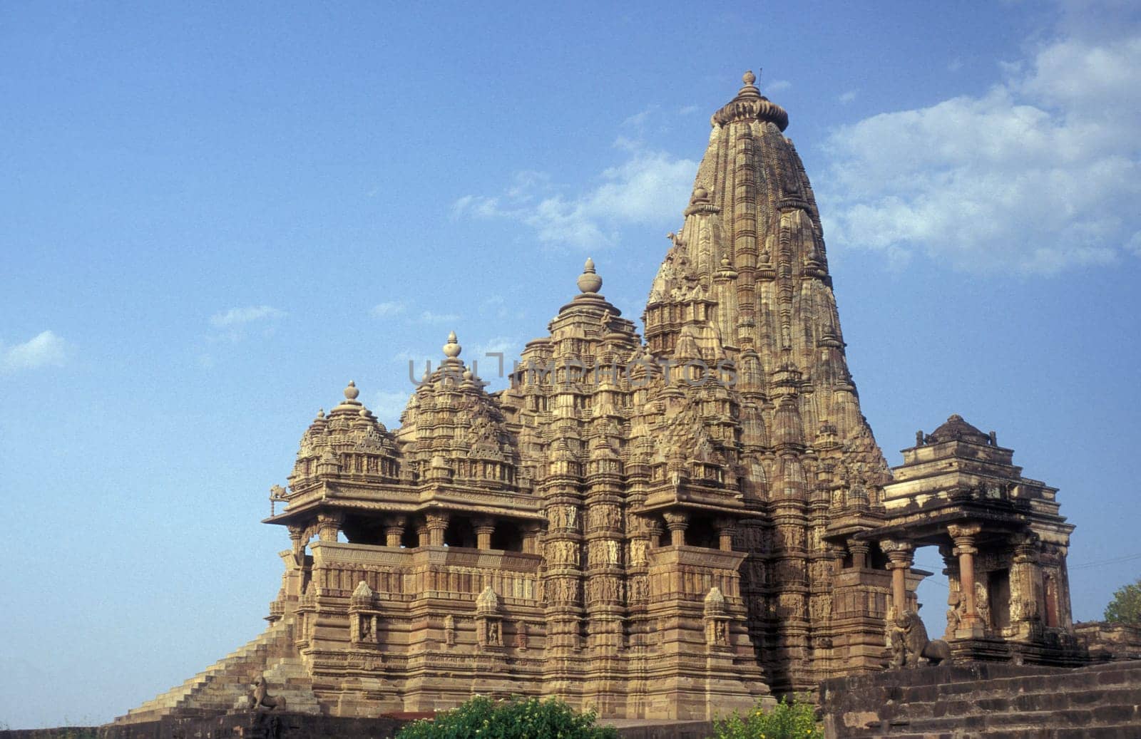a view of the Erotic Temple and Hindu Temple of Kandarija Mahadeva Temple in the city of Khajurao in Province Madhya Pradesh in India.  India, Khajurao, April, 1998