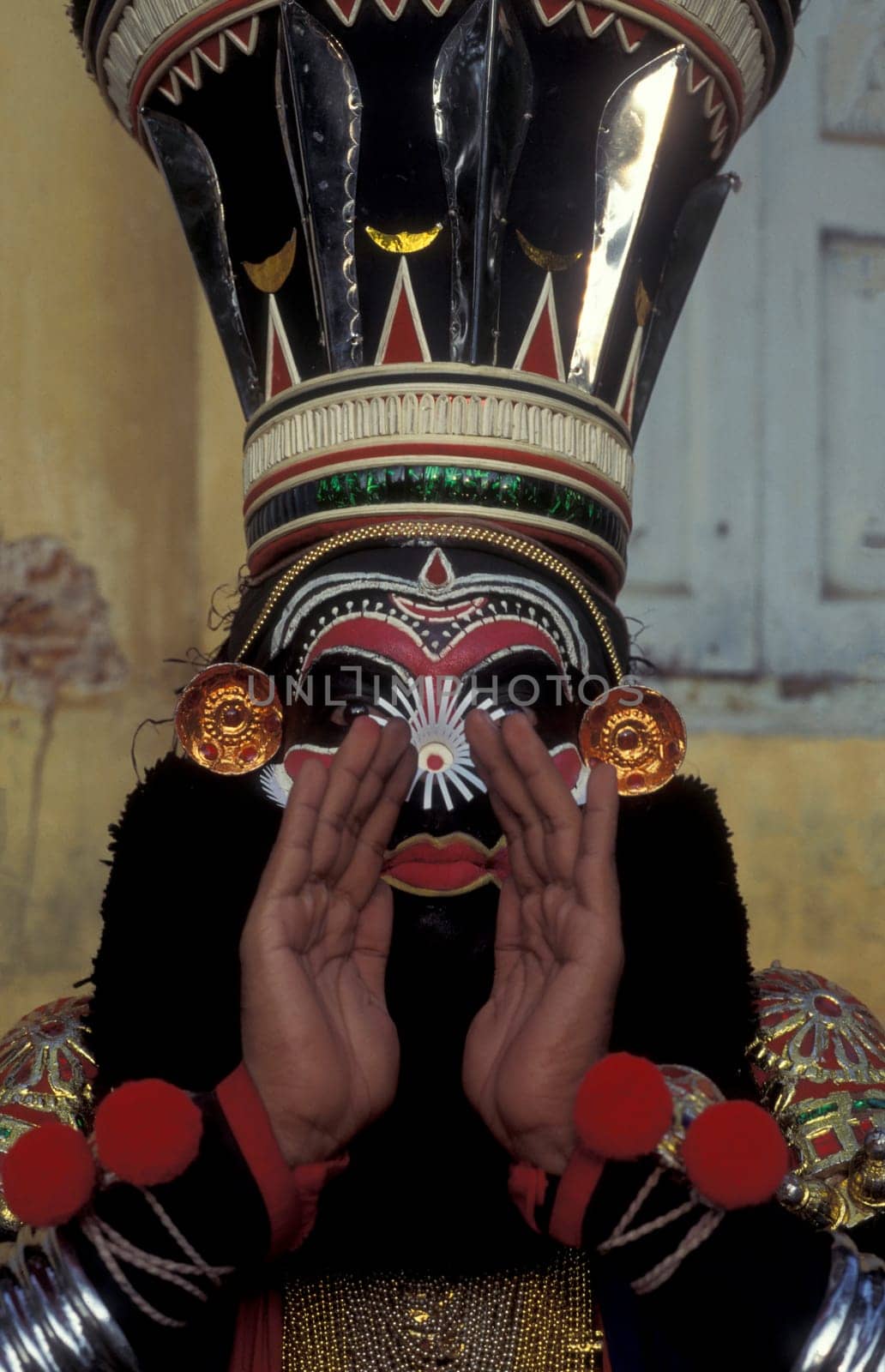 a Artist of a Kathakali Dance Group at a authentic training in the city of Kochi or Cochin in the Province Kerala in India.  India, Cochin, April, 1998