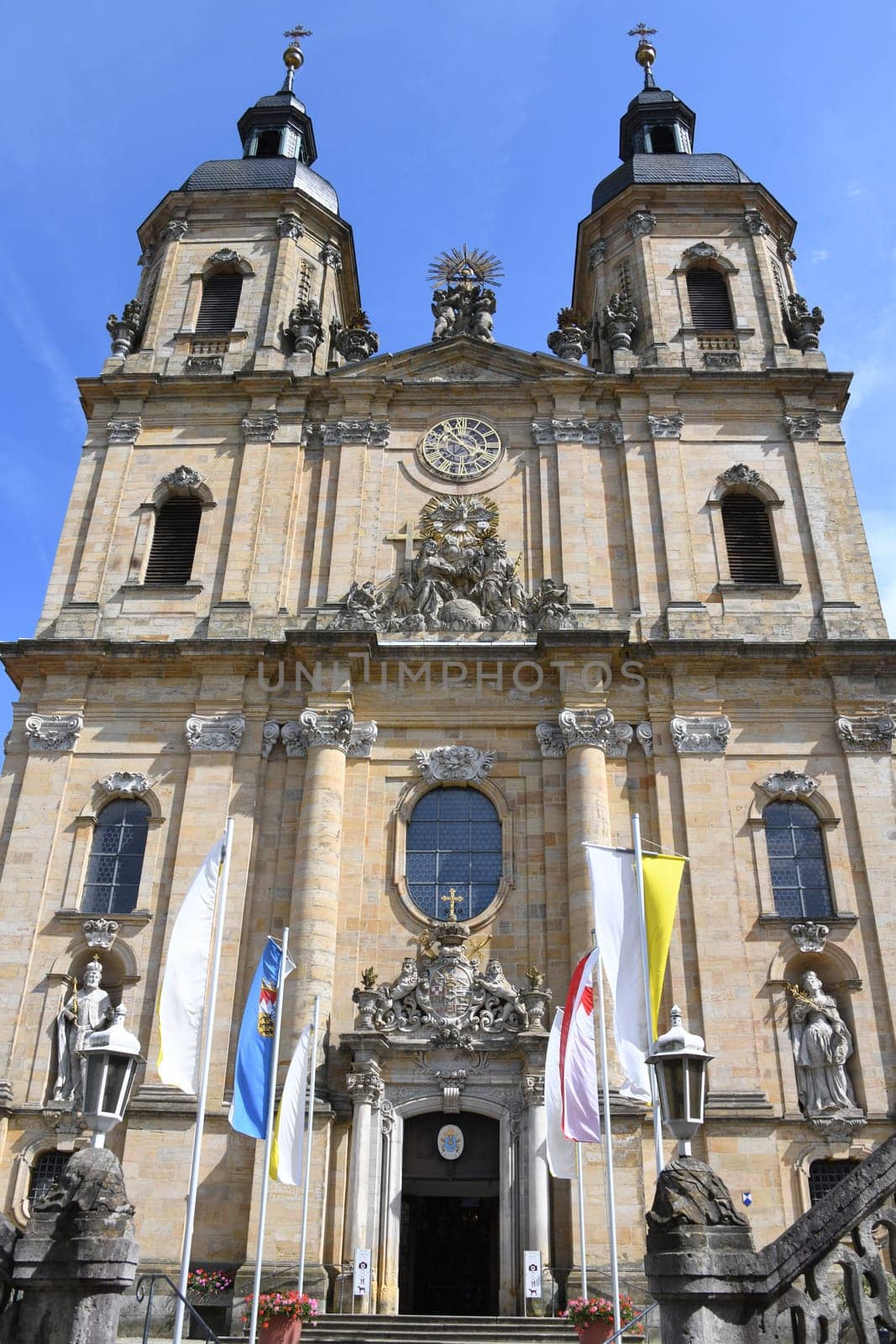 The basilica in 91327 Gößweinstein in the Archdiocese of Bamberg in Franconian Switzerland is dedicated to the Holy Trinity. The Roman Catholic pilgrimage church was built by Balthasar Neumann Goessweinstein