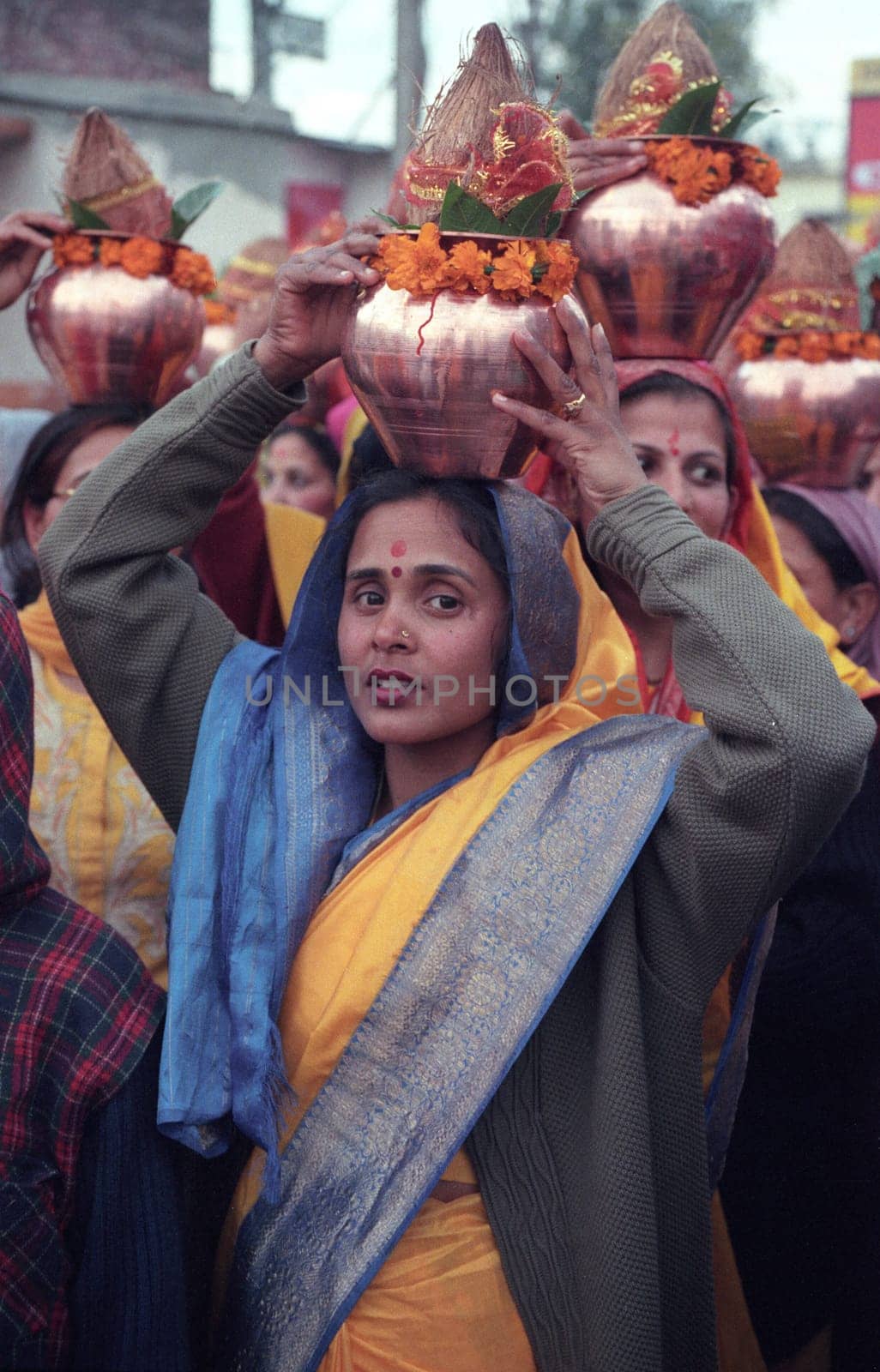 Hindi Pilgrim at a ceremony at the Holy Ganges River in the city of Haridwar in the Province Uttarakhand in India.  India, Haridwar, February, 1998