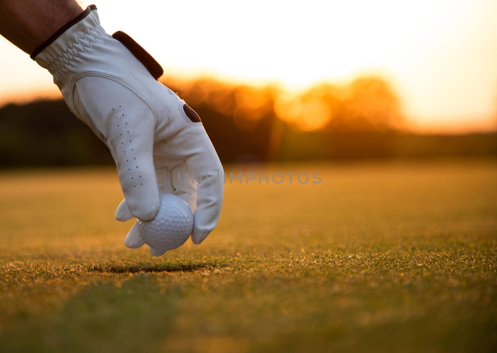 Golf player playing in a golf club on close up of a hand