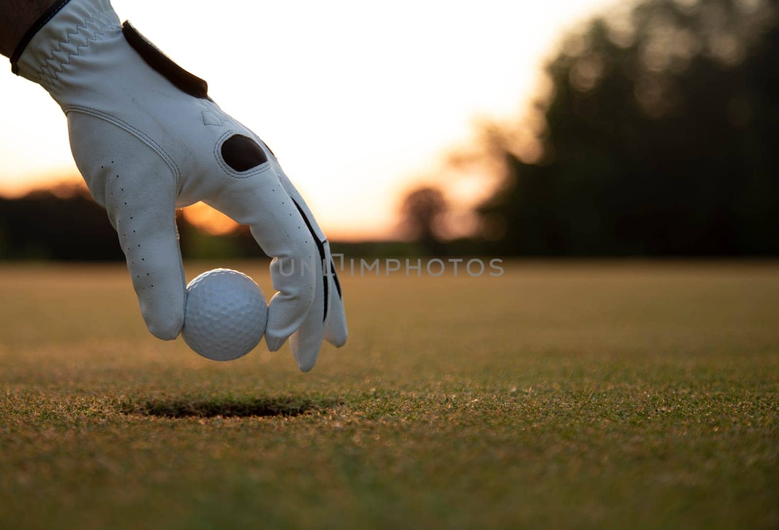 Golf player playing in a golf club on close up of a hand