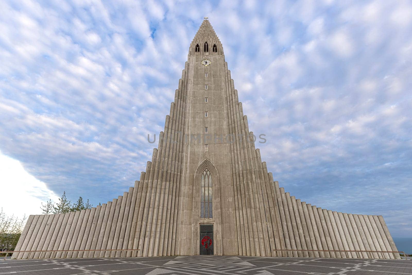 modern architecture hallgrimskirkja church  reykjavik iceland