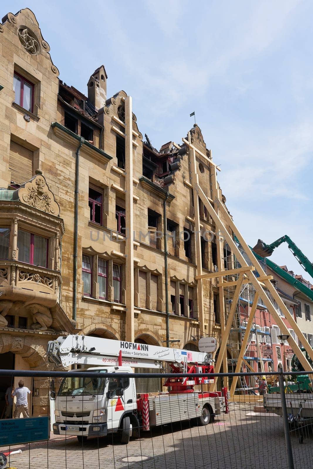 First rescue measures after a fire in the old town of Constance, Konstanz on Lake Constance, Bodensee on 25.07.2024