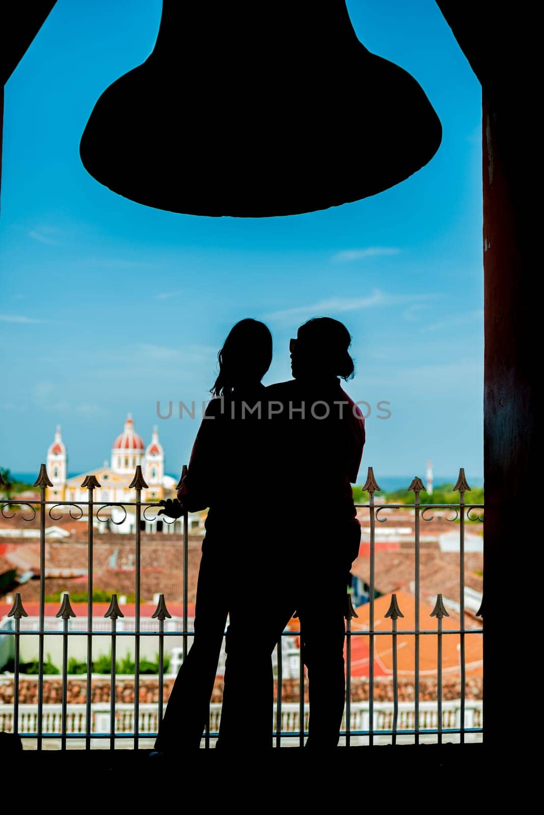 Silhouette of a tourist couple contemplating the Granada cathedral from the La Merced viewpoint