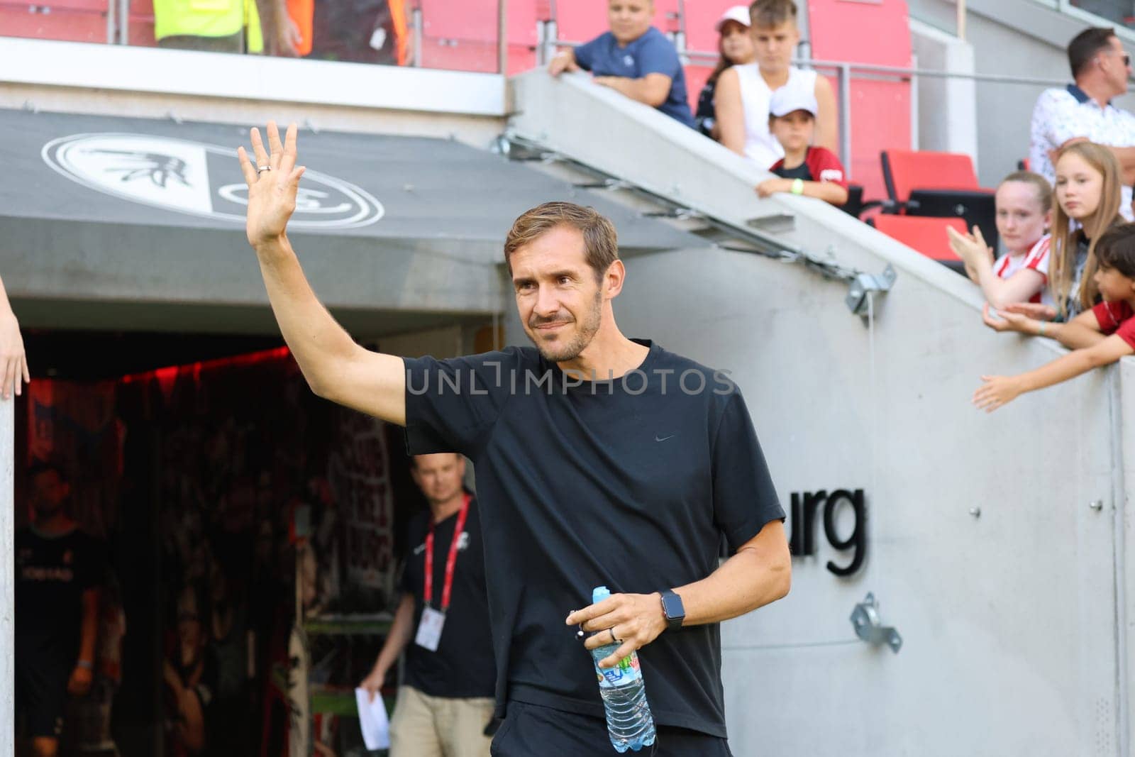 Head coach Julian Schuster (SC Freiburg) at the football test match: SC Freiburg - AC Fiorentina  REGULATIONS PROHIBIT ANY USE OF PHOTOGRAPHS AS IMAGE SEQUENCES AND/OR QUASI-VIDEONann  Photo: Joachim Hahne/johapress