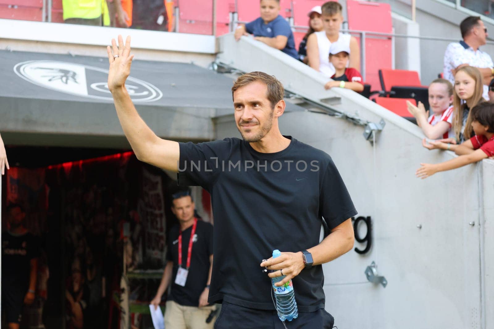 Head coach Julian Schuster (SC Freiburg) at the football test match: SC Freiburg - AC Fiorentina  REGULATIONS PROHIBIT ANY USE OF PHOTOGRAPHS AS IMAGE SEQUENCES AND/OR QUASI-VIDEONann  Photo: Joachim Hahne/johapress