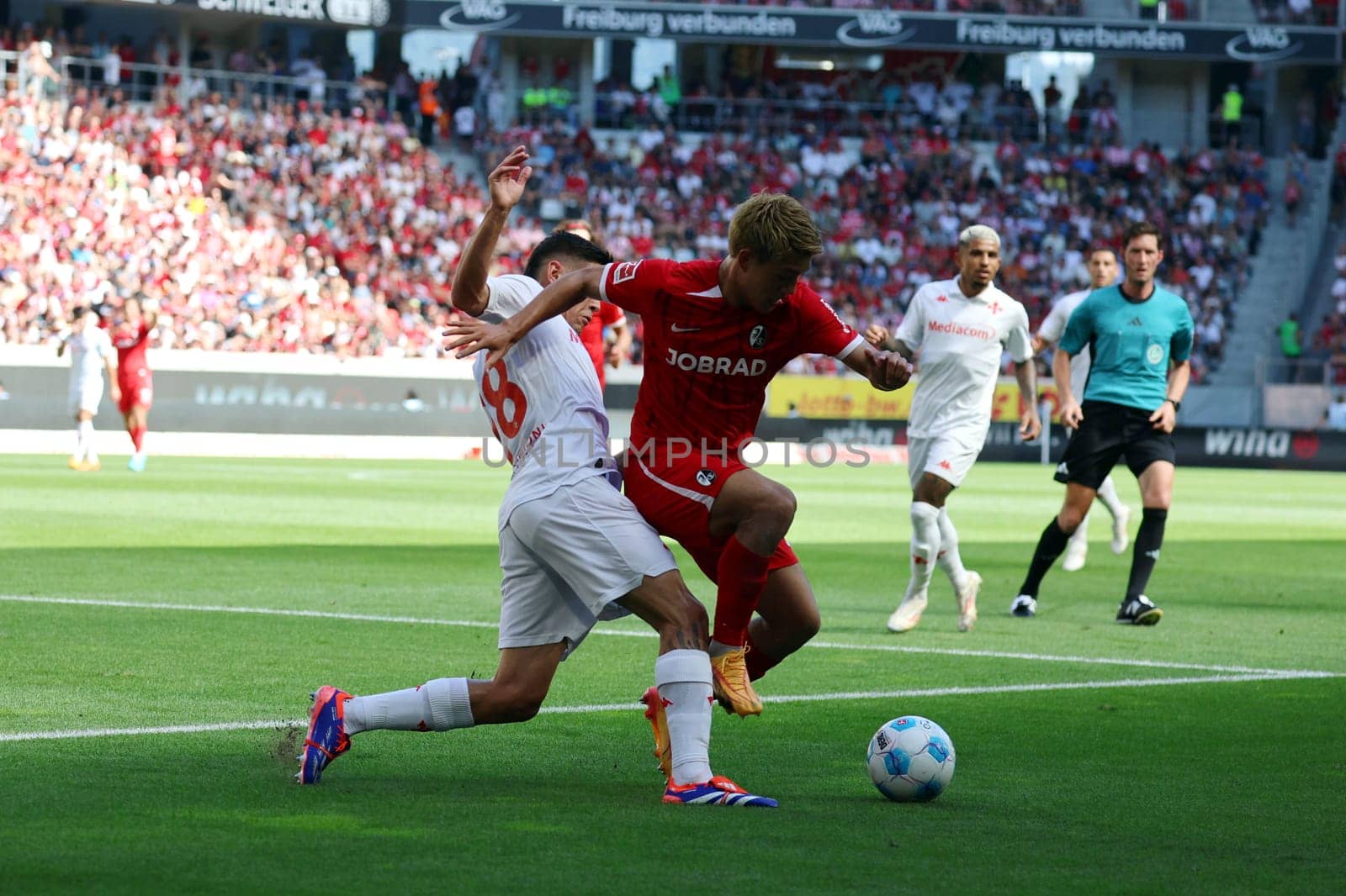 from left to right in the duel vs #42# and Lucas Martinez Quarta in the football test match: SC Freiburg - AC Fiorentina  REGULATIONS PROHIBIT ANY USE OF PHOTOGRAPHS AS IMAGE SEQUENCES AND/OR QUASI-VIDEONann  Photo: Joachim Hahne/johapress