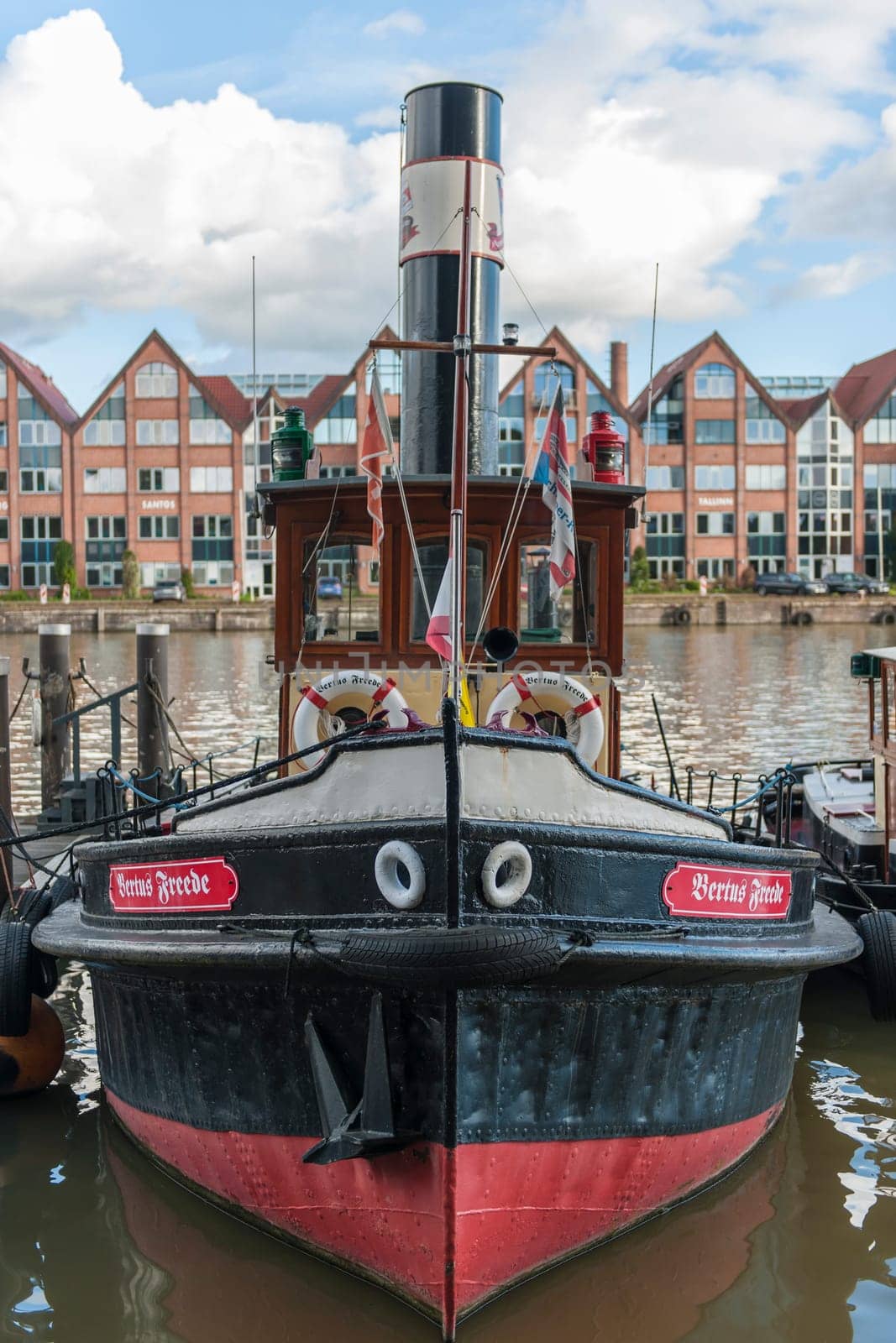 Frontal view of the traditional tug "Bertus Freede"" in the Leer museum harbor under a slightly cloudy sky. Decommissioned in 1993. Used as a club excursion steamer since 1998."