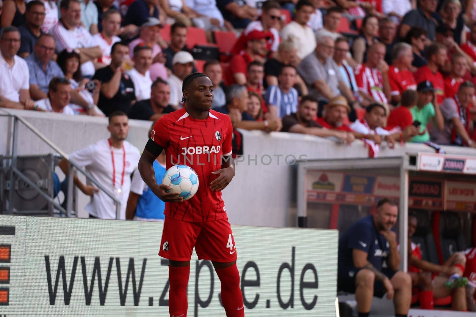 Bruno Ogbus (SC Freiburg) at the match of the 1st FBL: 24-25: 1. Sptg. SC Freiburg - VfB Stuttgart  DFL REGULATIONS PROHIBIT ANY USE OF PHOTOGRAPHS AS IMAGE SEQUENCES AND/OR QUASI-VIDEONann  Photo: Joachim Hahne/johapress