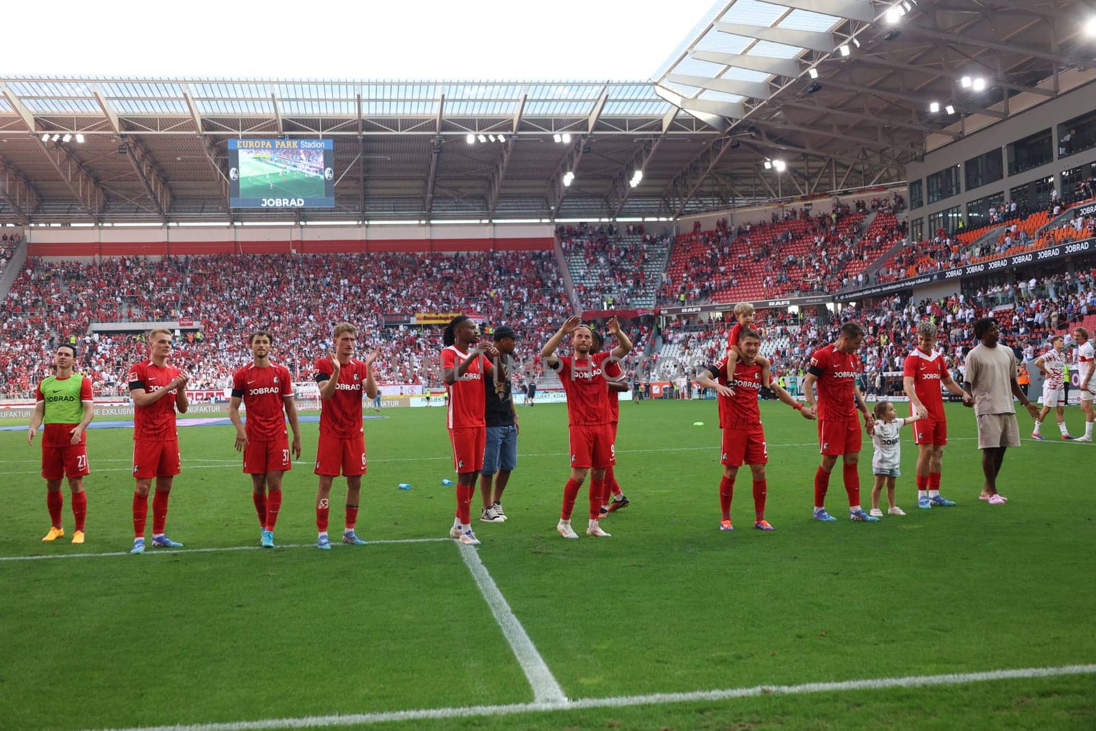 The Freiburg players celebrate the 3-1 derby victory with the spectators in front of their own fans  in the match of the 1st FBL: 24-25: 1. Sptg. SC Freiburg - VfB Stuttgart  DFL REGULATIONS PROHIBIT ANY USE OF PHOTOGRAPHS AS IMAGE SEQUENCES AND/OR QUASI-VIDEONann  Photo: Joachim Hahne/johapress