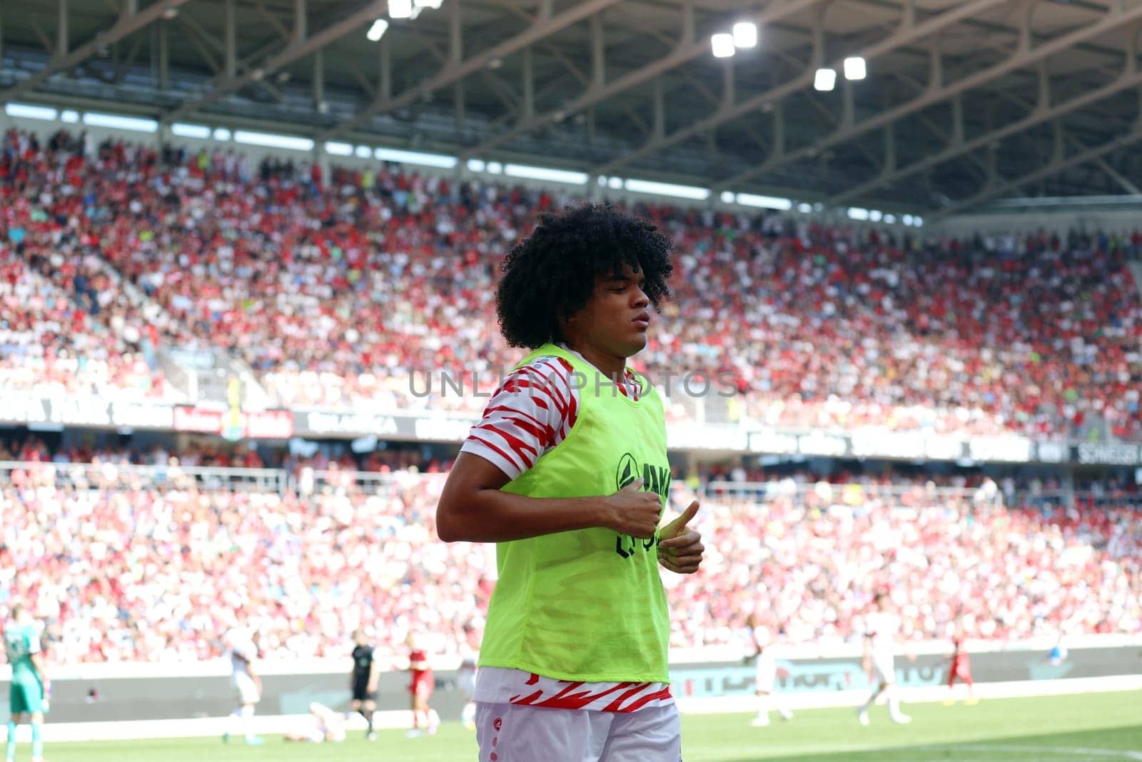 Anrie Chase (VfB Stuttgart) during the warm-up for the 1st FBL match: 24-25: 1.  DFL REGULATIONS PROHIBIT ANY USE OF PHOTOGRAPHS AS IMAGE SEQUENCES AND/OR QUASI-VIDEONann  Photo: Joachim Hahne/johapress